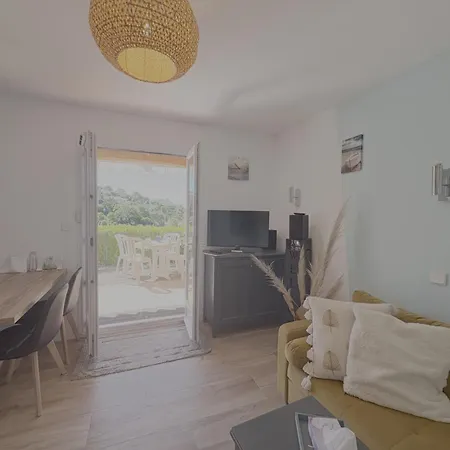 Is110-701 Appt T2 Couchages Avec Piscine Et Parking Apartmán *