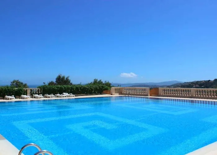 Is110-701 Les Issambres Appt T2 Couchages Avec Piscine Et Parking